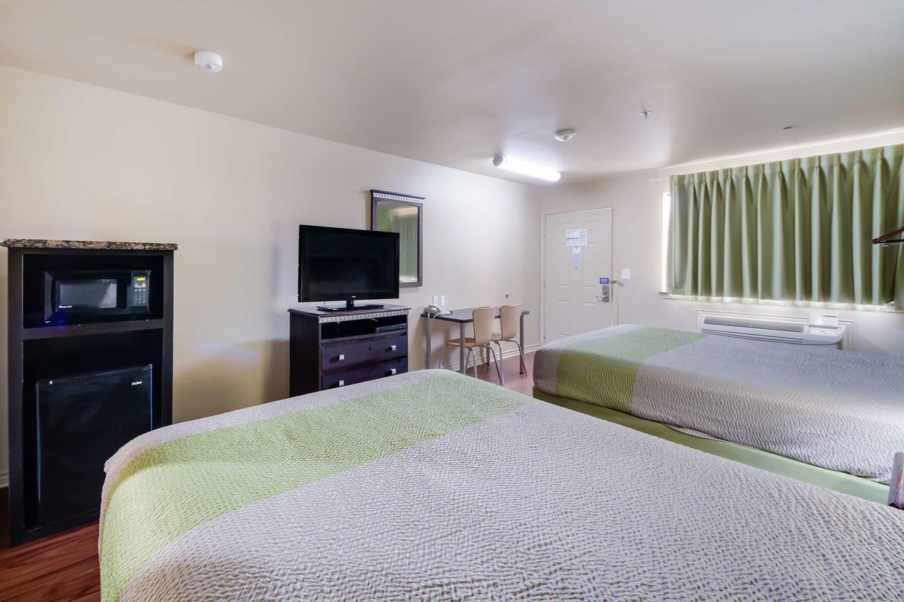 Motel 6 Floresville Dış mekan fotoğraf