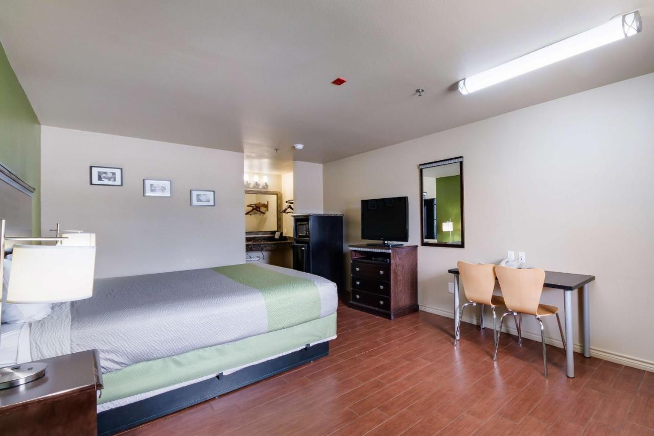 Motel 6 Floresville Dış mekan fotoğraf