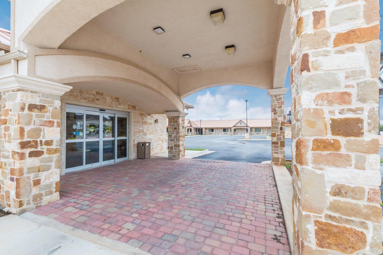 Motel 6 Floresville Dış mekan fotoğraf
